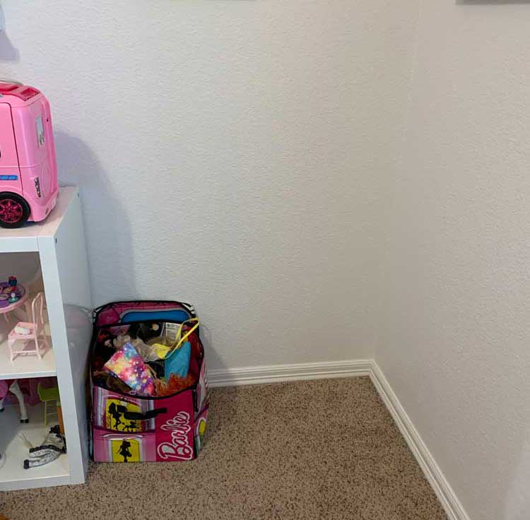 This is the blank wall where we will hang our Anthropologie-Inspired DIY magazine racks to organize the barbie dolls.
